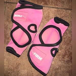 The Firm weighted workout exercise gloves 1 lb pink
